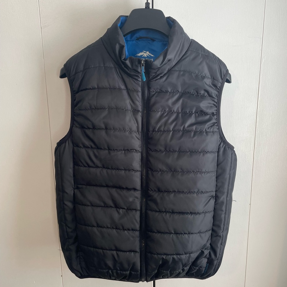 Pacific Trail men’s vest, size M, black with a blue lining